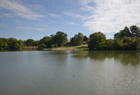 Tiny photo for 27052 W Lakeview Drive S, Lake Barrington, IL 60084 (MLS # 12603374)