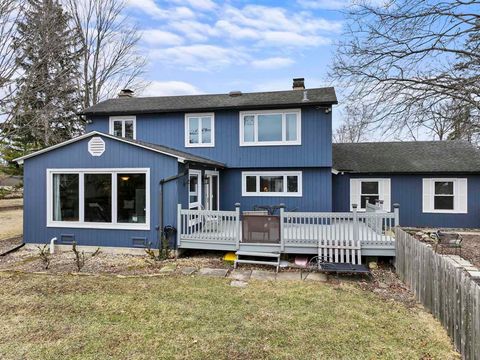 Tiny photo for 27052 W Lakeview Drive S, Lake Barrington, IL 60084 (MLS # 12603374)