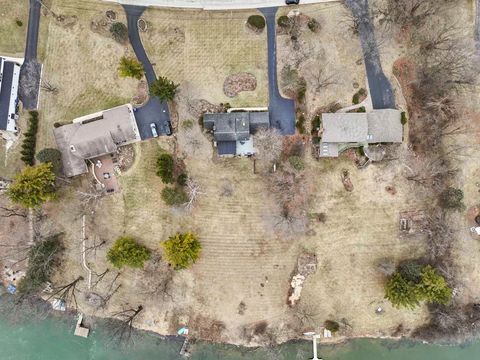 Tiny photo for 27052 W Lakeview Drive S, Lake Barrington, IL 60084 (MLS # 12603374)