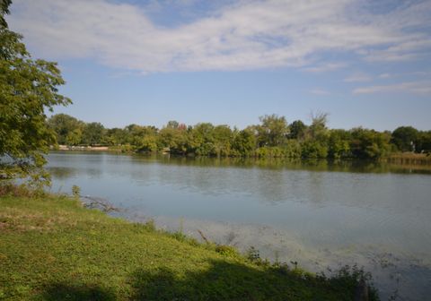 Tiny photo for 27052 W Lakeview Drive S, Lake Barrington, IL 60084 (MLS # 12603374)