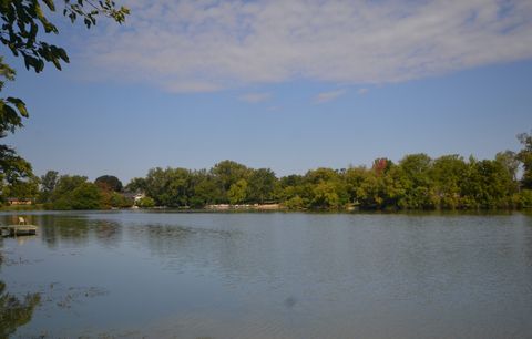Tiny photo for 27052 W Lakeview Drive S, Lake Barrington, IL 60084 (MLS # 12603374)
