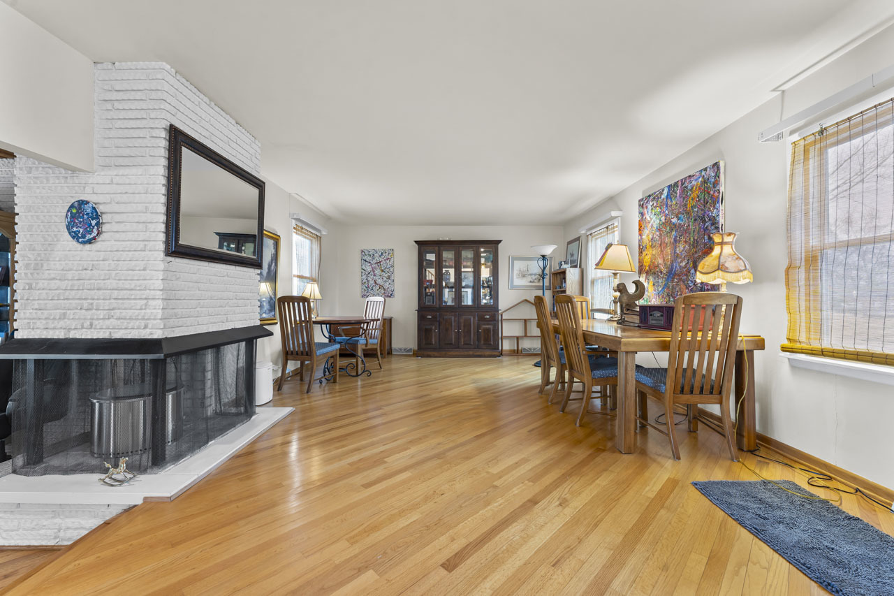 27052 W Lakeview Drive S