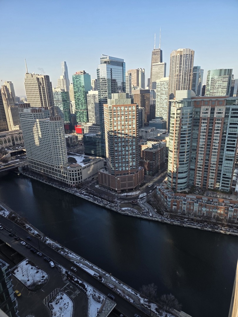 420 E WATERSIDE Drive 3704