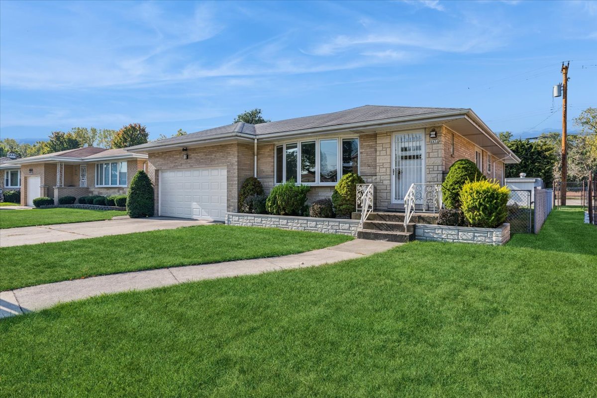 4456 N Forestview Avenue