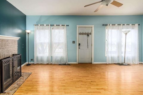 Tiny photo for 705 N Bridge Street, Carbondale, IL 62901 (MLS # 100000034)