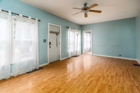 Tiny photo for 705 N Bridge Street, Carbondale, IL 62901 (MLS # 100000034)