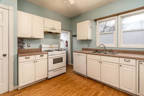 Tiny photo for 705 N Bridge Street N, Carbondale, IL 62901 (MLS # 100000034)