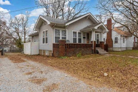 Tiny photo for 705 N Bridge Street, Carbondale, IL 62901 (MLS # 100000034)
