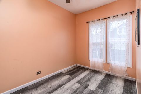 Tiny photo for 705 N Bridge Street N, Carbondale, IL 62901 (MLS # 100000034)