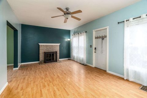 Tiny photo for 705 N Bridge Street, Carbondale, IL 62901 (MLS # 100000034)