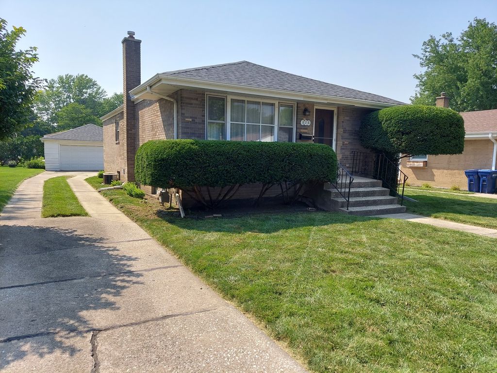 Photo for 326 Kemman Avenue, La Grange Park, IL 60526 (MLS # 12481527)
