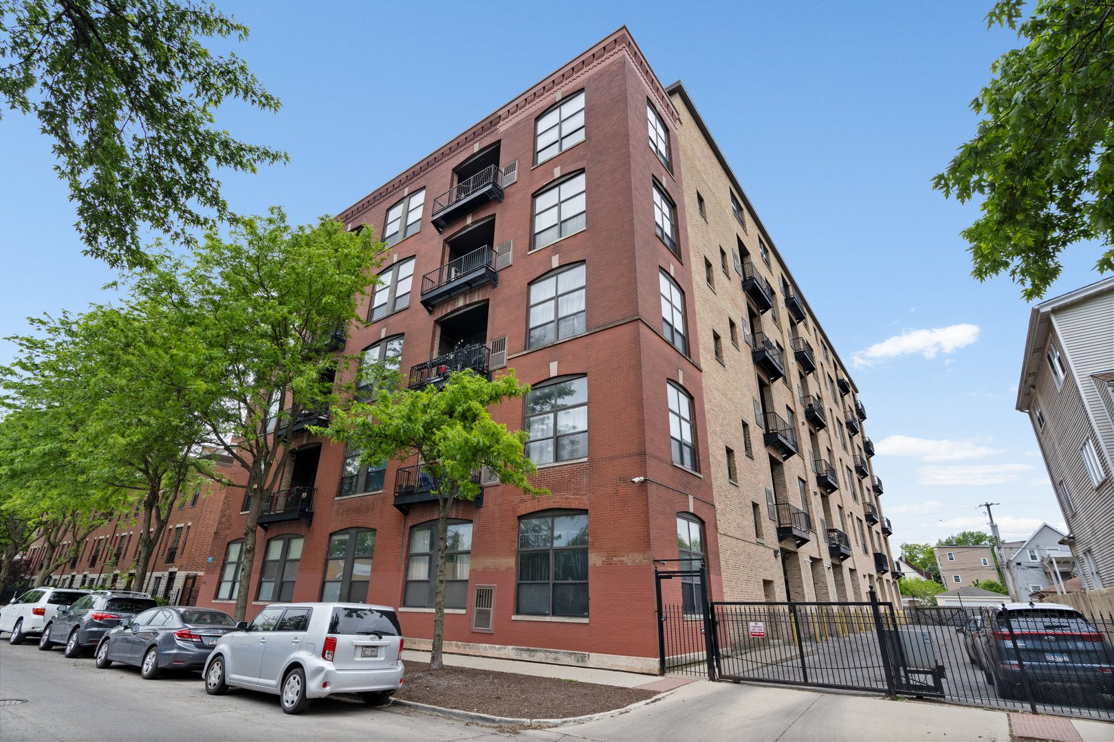 1820 N SPAULDING Avenue 208