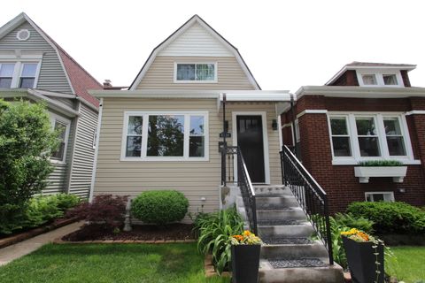 Photo of 4719 W Warwick Avenue, Chicago, IL 60641 (MLS # 12652039)