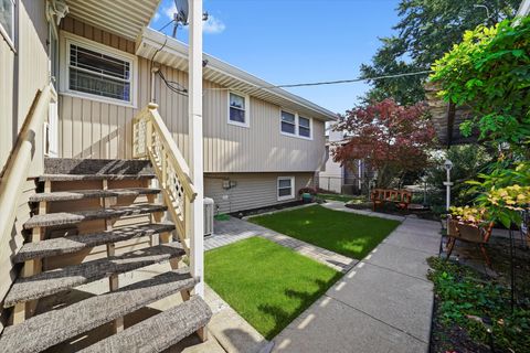 Tiny photo for 15100 Crescent Green Drive, Oak Forest, IL 60452 (MLS # 12489425)