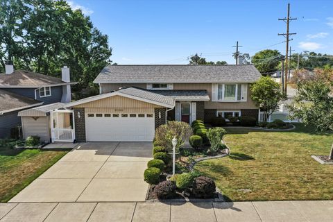 Photo of 15100 Crescent Green Drive, Oak Forest, IL 60452 (MLS # 12489425)