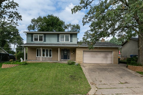 Photo of 4520 Canterbury Lane, Davenport, IA 52806 (MLS # 12768220)