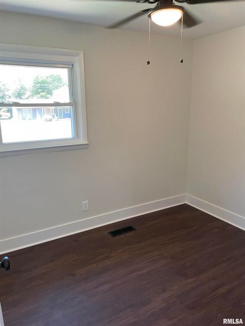 Tiny photo for 319 LINDSEY Street, Metropolis, IL 62960 (MLS # EB459554)