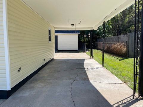 Tiny photo for 319 LINDSEY Street, Metropolis, IL 62960 (MLS # EB459554)