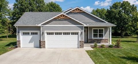 Photo of 6708 Meghan Avenue, Bettendorf, IA 52722 (MLS # 12696549)