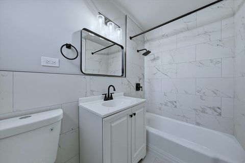 Tiny photo for 5740 N Sheridan Road #17D, Chicago, IL 60660 (MLS # 12588599)