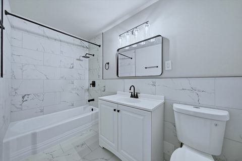 Tiny photo for 5740 N Sheridan Road #17D, Chicago, IL 60660 (MLS # 12588599)