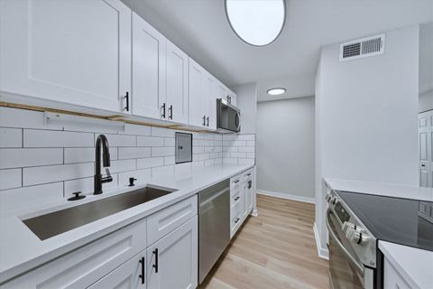 Tiny photo for 5740 N Sheridan Road #17D, Chicago, IL 60660 (MLS # 12588599)