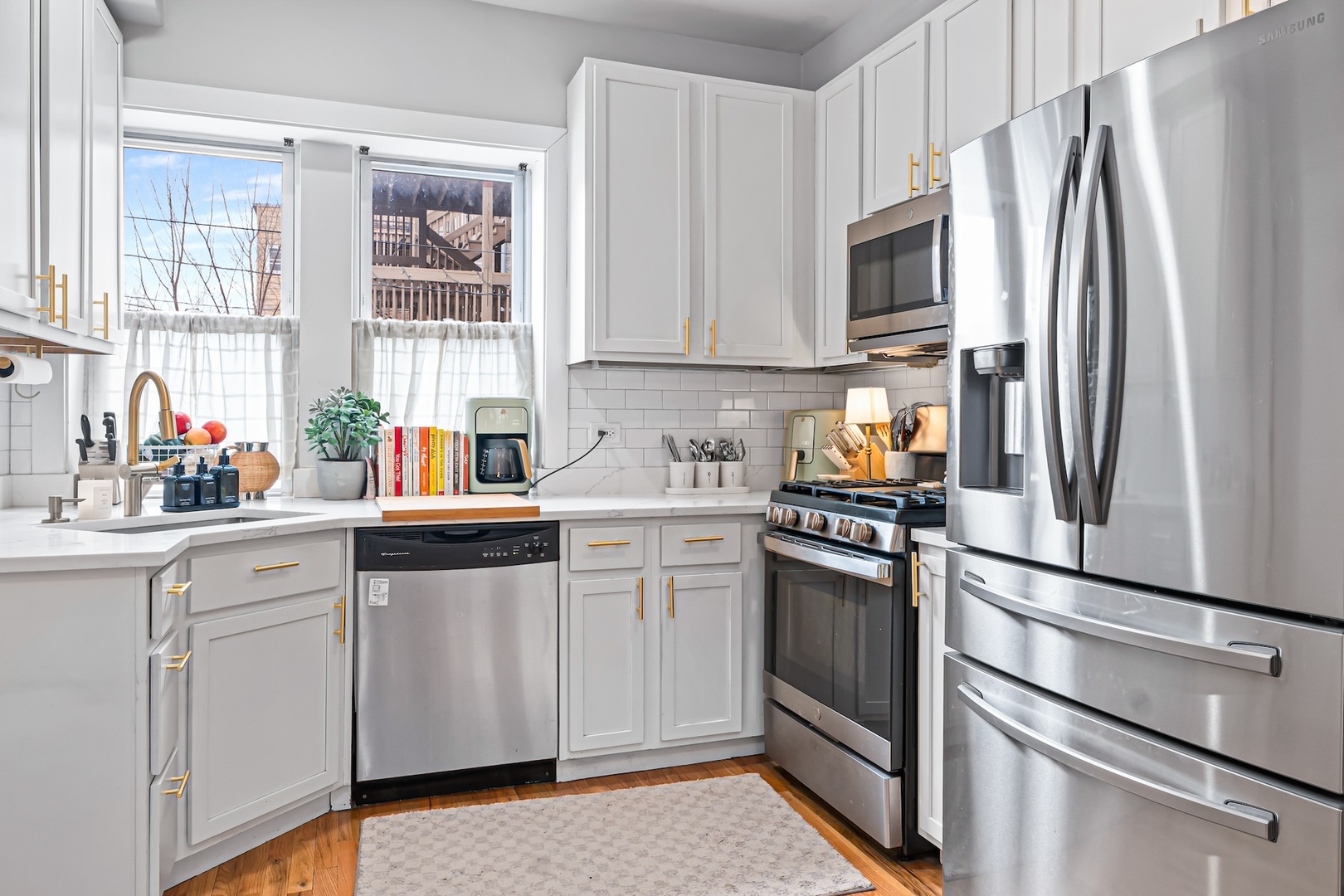 1432 N Maplewood Avenue 203