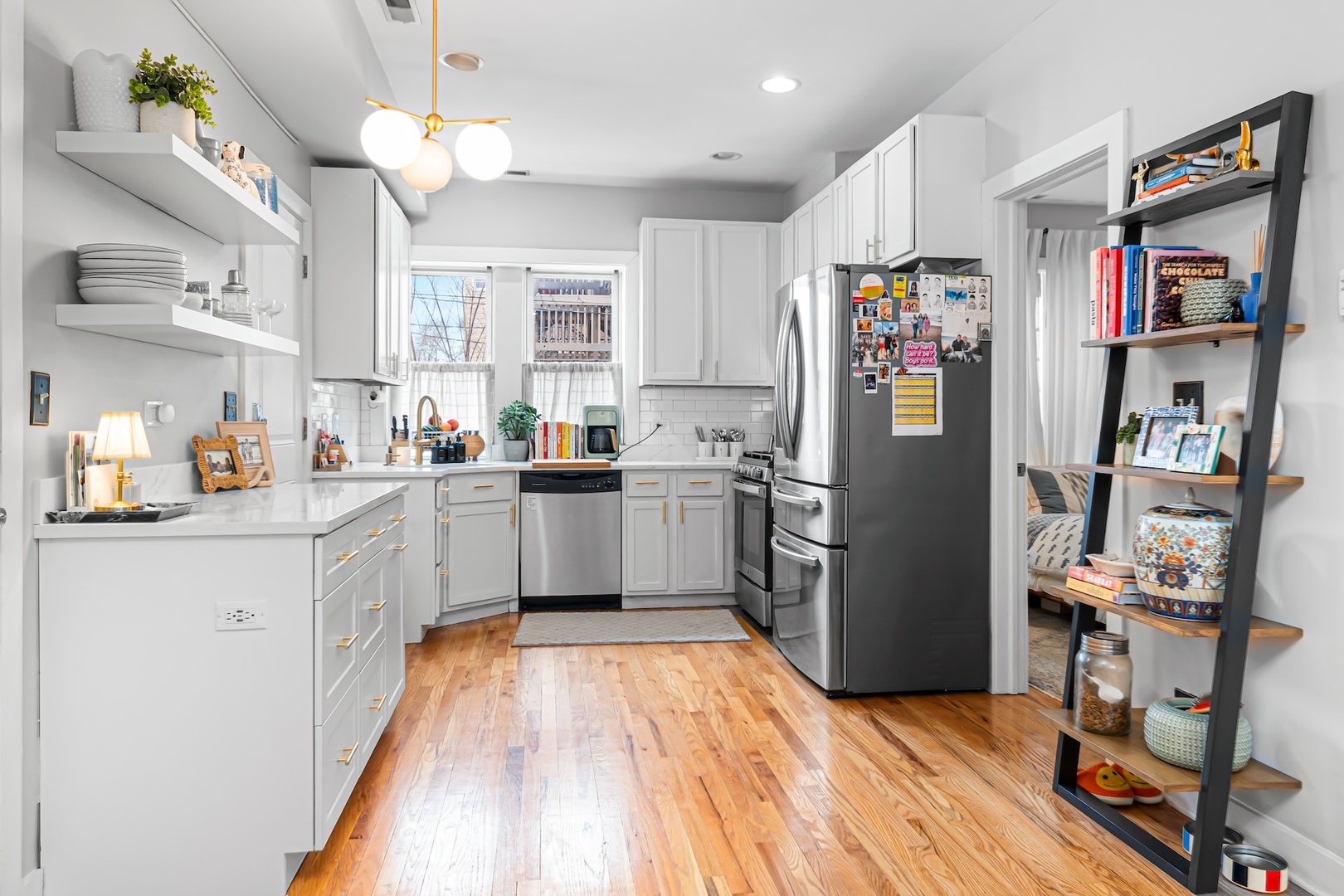 1432 N Maplewood Avenue 203