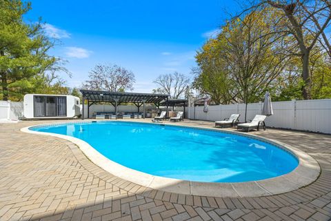 Tiny photo for 2110 Pfingsten Road, Northbrook, IL 60062 (MLS # 12573517)