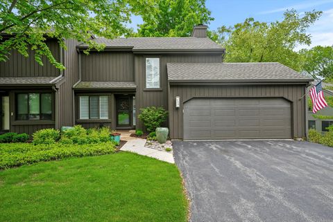 Townhouse in Lake Barrington IL 488 Woodview Road.jpg