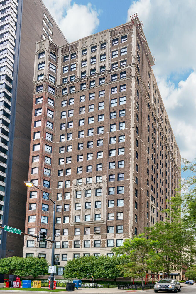 1448 N Lake Shore Drive 9A