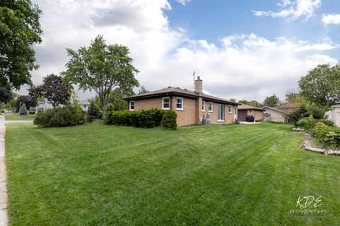 Tiny photo for 411 E Weathersfield Way, Schaumburg, IL 60193 (MLS # 12639858)
