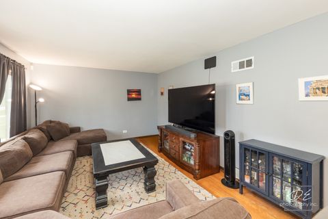Tiny photo for 411 E Weathersfield Way, Schaumburg, IL 60193 (MLS # 12639858)