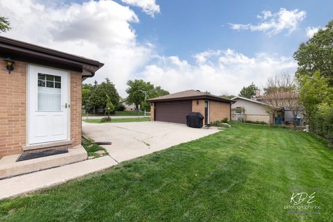 Tiny photo for 411 E Weathersfield Way, Schaumburg, IL 60193 (MLS # 12639858)
