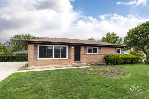 Photo of 411 E Weathersfield Way, Schaumburg, IL 60193 (MLS # 12639858)