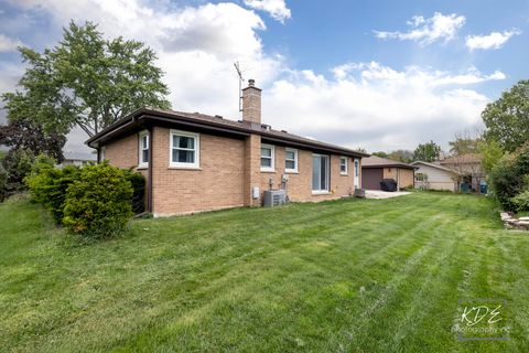 Tiny photo for 411 E Weathersfield Way, Schaumburg, IL 60193 (MLS # 12639858)