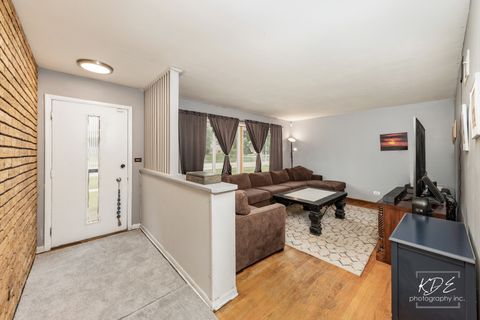 Tiny photo for 411 E Weathersfield Way, Schaumburg, IL 60193 (MLS # 12639858)