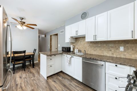 Tiny photo for 411 E Weathersfield Way, Schaumburg, IL 60193 (MLS # 12639858)