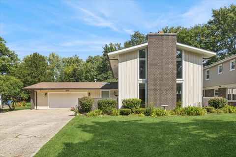 1136 Barneswood Drive Downers Grove IL 60515
