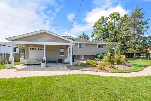 Tiny photo for 389 W Evergreen Lane, Elmhurst, IL 60126 (MLS # 12710576)