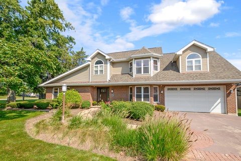 Photo of 389 W Evergreen Lane, Elmhurst, IL 60126 (MLS # 12710576)
