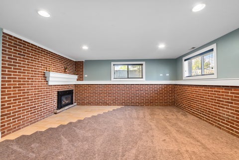 Tiny photo for 389 W Evergreen Lane, Elmhurst, IL 60126 (MLS # 12710576)