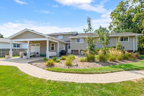 Tiny photo for 389 W Evergreen Lane, Elmhurst, IL 60126 (MLS # 12710576)