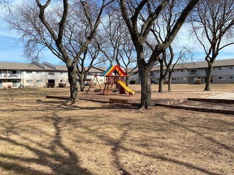 Tiny photo for 860 E Old Willow Road #221, Prospect Heights, IL 60070 (MLS # 12583119)