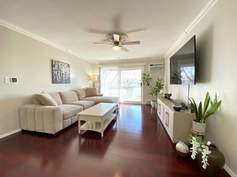 Tiny photo for 860 E Old Willow Road #221, Prospect Heights, IL 60070 (MLS # 12583119)