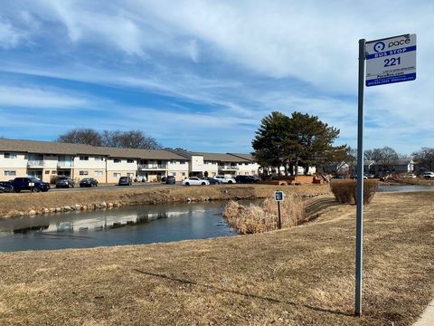 Tiny photo for 860 E Old Willow Road #221, Prospect Heights, IL 60070 (MLS # 12583119)