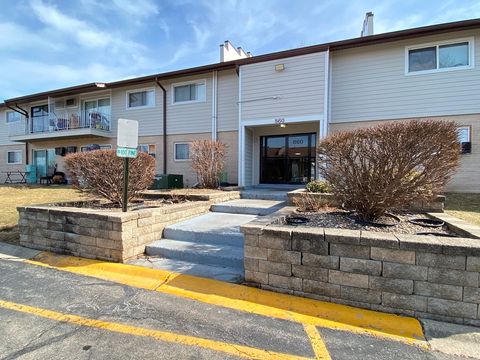 Photo of 860 E Old Willow Road #221, Prospect Heights, IL 60070 (MLS # 12583119)