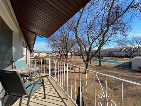 Tiny photo for 860 E Old Willow Road #221, Prospect Heights, IL 60070 (MLS # 12583119)