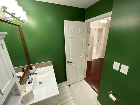 Tiny photo for 860 E Old Willow Road #221, Prospect Heights, IL 60070 (MLS # 12583119)