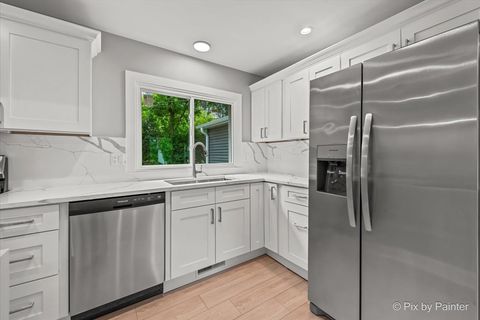 Tiny photo for 14 Lakewood Drive, Oakwood Hills, IL 60013 (MLS # 12509881)